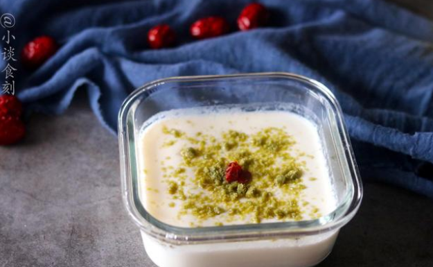 家里有牛奶的，教你做一道“宮廷小吃”，軟嫩鮮甜，孩子特別愛吃